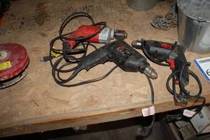 lot 679 image: Lot of (3) Skil Corded Drills (x2), Milwaukee Magnum Drill (x1)