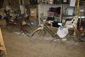 lot 691 image: Lot of (2) Vintage Bicycles - Schwinn Womens Single-Speed Road Bike with Child Seat, Raleigh Mens Single-Speed Road Bike