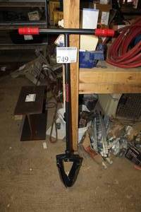 lot 749 image: Adjustable Hand Auger