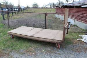 lot 739 image: 4-Wheel Industrial Push Cart