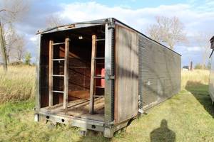 lot 410 image: 32 Semi Trailer Box