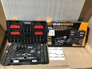 lot 19 image: Ratcheting Tap and Die Set (114-Piece) by GEARWRENCH in good condition