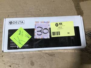 lot 30 image: Delta Modern Single Handle Single Hole Lavatory Faucet in Chrome 567LF-PP in good condition
