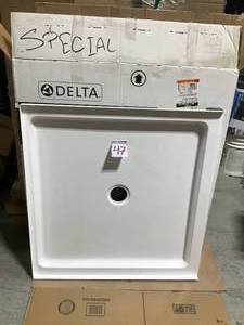 lot 47 image: Classic 400 36 in. x 36 in. Single Threshold Alcove Shower Base in High Gloss White in good condition