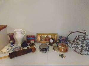 lot 91 image: Collection of Miscellaneous Housewares