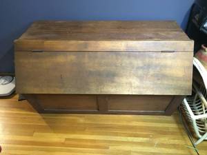 lot 17 image: Blanket Chest