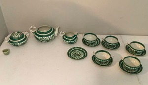 lot 19 image: Tea Set