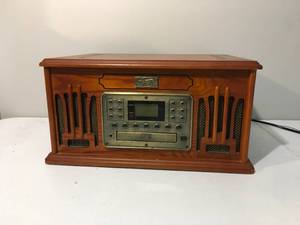 lot 28 image: Spirit of St. Louis Record & CD Player