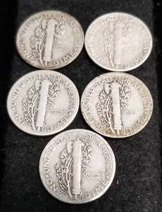 lot 17 image: GROUP OF 5 MERCURY DIMES AS PICTURED