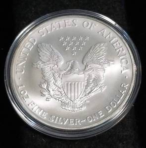 lot 42 image: 2007 AMERICAN SILVER EAGLE 1 TROY OZ. .999 FINE SILVER IN AIRTITE