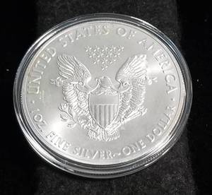 lot 50 image: 2015 AMERICAN SILVER EAGLE 1 TROY OZ. .999 FINE SILVER IN AIRTITE
