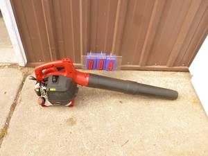 Craftsman 2 cycle leaf blower. Nearly new. Tested & works. As shown.