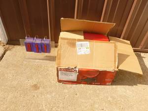 Craftsman creeper seat. Appears new in box. As shown.