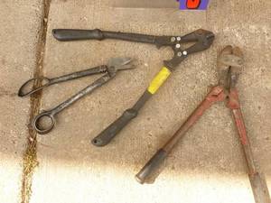 Qty of 2 bolt cutters. 1 tin snips. As shown.