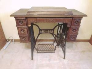 lot 129 image: Antique Singer Sewing Cabinet