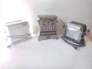 lot 138 image: Three Vintage Toasters