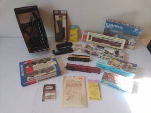 lot 149 image: HO Scale Train Items