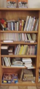 lot 162 image: Contents of Bookshelf