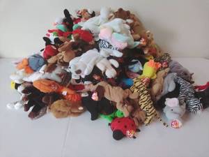 lot 84 image: HUGE Lot of Beanie Babies