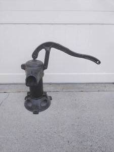 lot 90 image: Hand Water Pump
