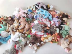 lot 86 image: HUGE Lot of Beanie Babies