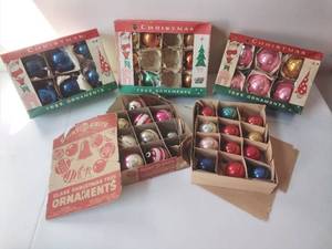 lot 99 image: Five Boxes of Vintage Christmas Ornaments