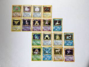 lot 28 image: Large Lot of Seventeen 1999 Pokmon Holograph Cards