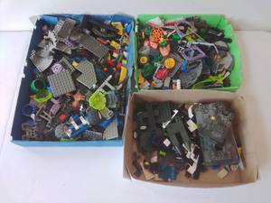 lot 63 image: Miscellaneous Lego Pieces