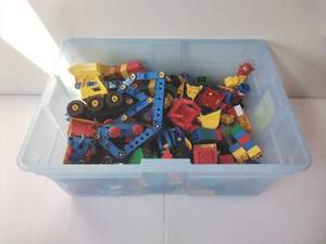 lot 66 image: Tote Full of Duplos