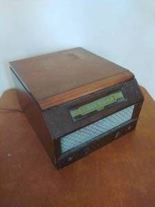 lot 69 image: Vintage Temple Radio Record Player