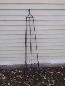 lot 71 image: Metal Trellis