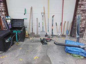 lot 73 image: Lot of Gardening Equipment