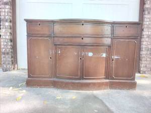 lot 83 image: Vintage Wooden Buffet