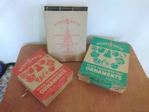 lot 174 image: Collection of Vintage Christmas Ornaments & More
