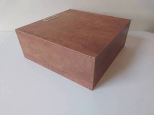lot 2 image: Madeira Thread Treasure Chest