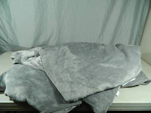 lot 3 image: New Weighted Blanket