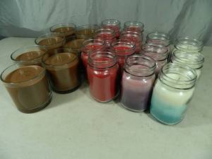 lot 26 image: 20 New Soy-Blend Candles