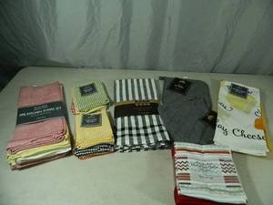 lot 79 image: 22 New Kitchen Towels and More