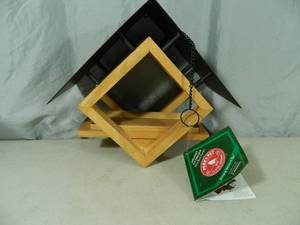 lot 81 image: New Perky Pet Architect Fly Through Bird Feeder