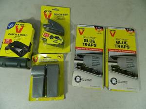 lot 127 image: Assorted New Mouse Traps
