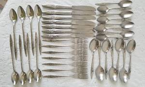 lot 90 image: Oneidacraft Flatware Service  Last Rose, 44 Pieces