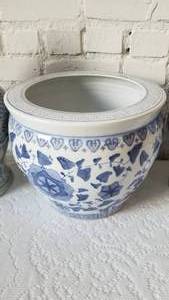 lot 56 image: Blue and White Porcelain Ginger Jars with Fish Bowl