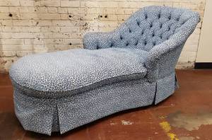 lot 8 image: Henredon Blue Animal Print Chaise Lounge