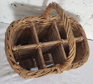 lot 48 image: Rustic European Wine Basket
