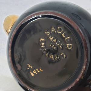 lot 96 image: Gorgeous Sadler English Tea Pot