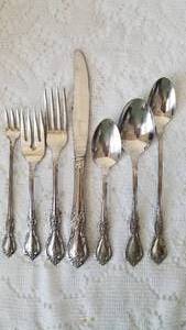 lot 91 image: Oneida Flatware Service  KENNETT, 86 Pieces
