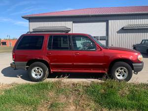 2000 Ford Explorer XLS