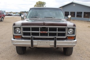 lot 6211 image: 1977 GMC Suburban Sierra Grande 4x4