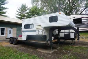 1983 24 Gooseneck Tandem Axle Trailer With 1994 Fleetwood Angler Camper Hunters Special