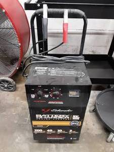 lot 7 image: Schumacher Battery Charger